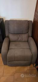 Poltrona elettrica per anziani/disabili