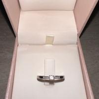 Anello Solitario in Oro Bianco e Diamanti Naturali