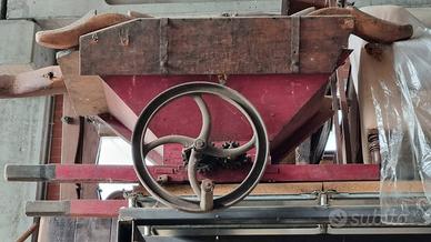 Antica pigiatrice-sgranatrice