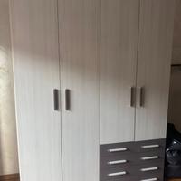 Armadio moderno 4 ante, scrivania e 1 comodino.