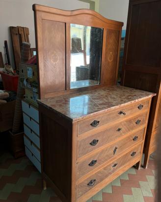 Comò in legno e marmo con specchio annesso