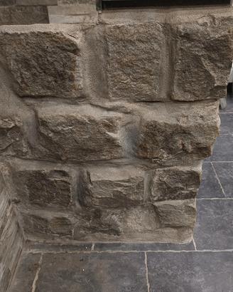 sassi di pietra lavorati