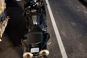 Yamaha YZF-R1 (2006) - Pronto Strada