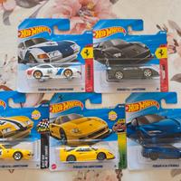5 Ferrari diversi hot wheels 