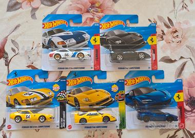 5 Ferrari diversi hot wheels 