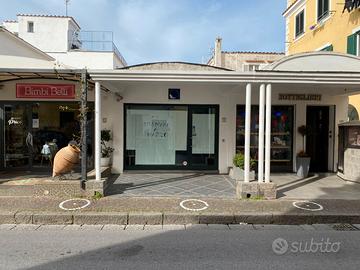 Locale commerciale sul Corso d'Ischia Porto