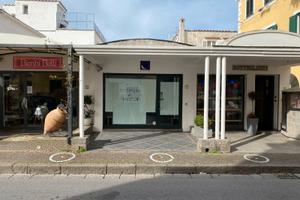 Locale commerciale sul Corso d'Ischia Porto