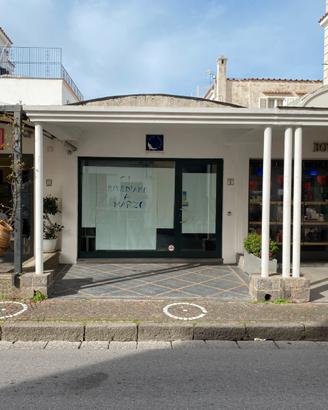 Locale commerciale sul Corso d'Ischia Porto