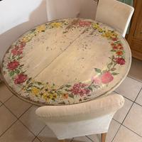 Tavolo tondo allungabile decorato a mano