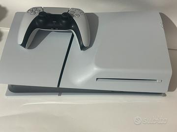 Play 5 con disco praticamente nuova