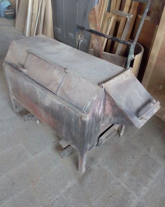 stufa a legna a porcellino tipica della brianza