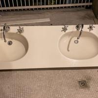 Lavabo bagno doppio in Corian