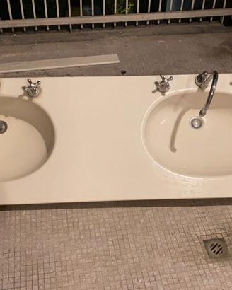Lavabo bagno doppio in Corian