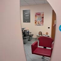  uno specchio negozio parrucchiera 