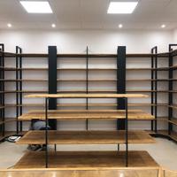 scaffalatura  in ferro e legno per negozio