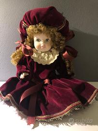 bambola in porcellana  vestito velluto