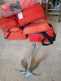 Serbatoi e giubbini di salvataggio