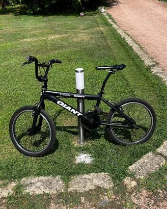 BiciBMX giant t-mobile con pegs/rotore manubrio360