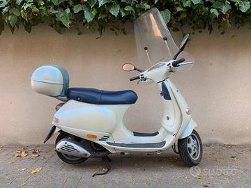 Vespa 125 et4
