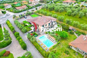 COMPLESSO RESIDENZIALE CON PISCINA E VISTA LAGO S