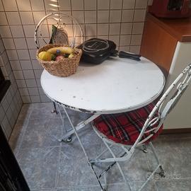 tavolino e 2 sedie ferro battuto