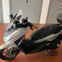 Scooter Honda 350 con accessori inclusi (vedi sott