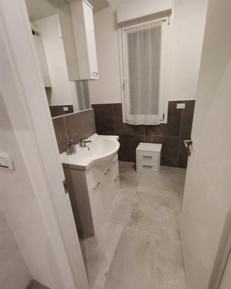 Camere singole arredate con bagno privato