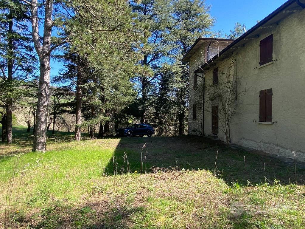 Rustico / Casale di 350 m² con più di 5 locali e b - Vista 2