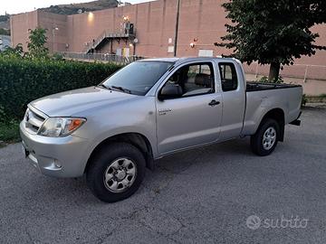 toyota hilux 2.5