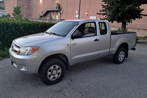 toyota hilux 2.5