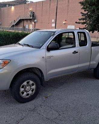 toyota hilux 2.5