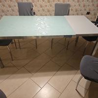 tavolo in vetro allungabile. sedie in OMAGGIO.