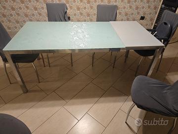 tavolo in vetro allungabile. sedie in OMAGGIO.