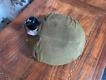 Borraccia piatta con fodero verde