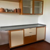 Pensile/ vetrina cucina con credenza.