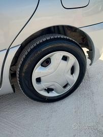 auto Toyota Yaris familiare