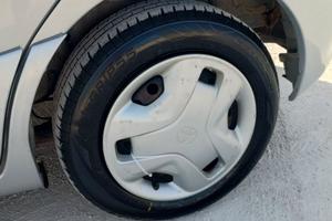 auto Toyota Yaris familiare