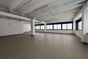 Immobile di 1704 m² con più di 5 locali a Reggio E