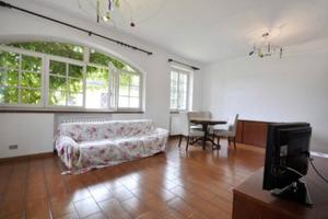 Camera in villetta con giardino