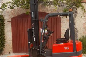 CARRELLO ELEVATORE MULETTO
