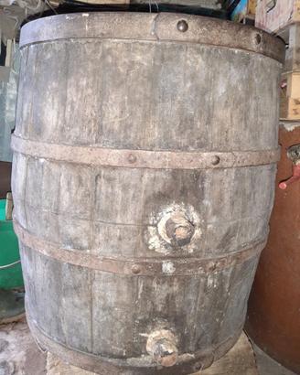 Botte in legno dell'800 per vino