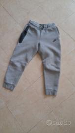 pantaloni nike tech