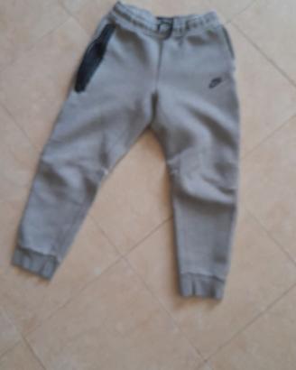 pantaloni nike tech