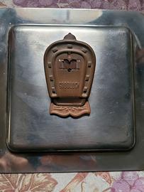 Piccolo fermacarte inglese in ottone  anno 1869