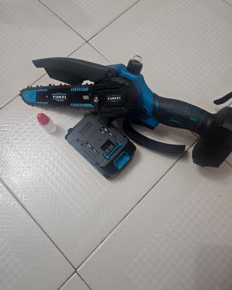 MOTOSEGA LEGGERA PORTATILE 