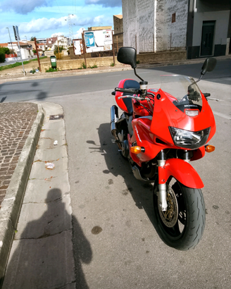 VTR 1000 F