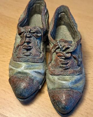 Scultura scarpe in resina