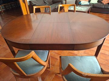 Tavolo vintage in legno tondo apribile con 4 sedie