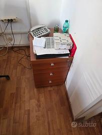  studio, scrivania e due mobili