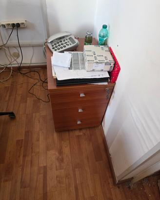  studio, scrivania e due mobili